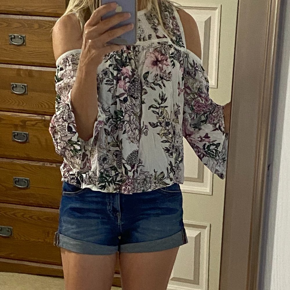 Guess top - Picture 1 of 3